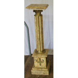 Une Colonne en Marbre